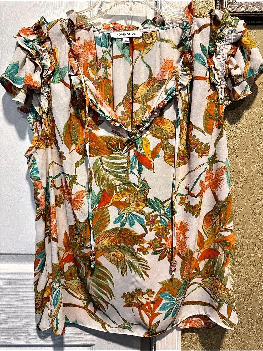 Rose + Olive Floral Ruffle Sleeve Blouse in White & Orange Large Like New